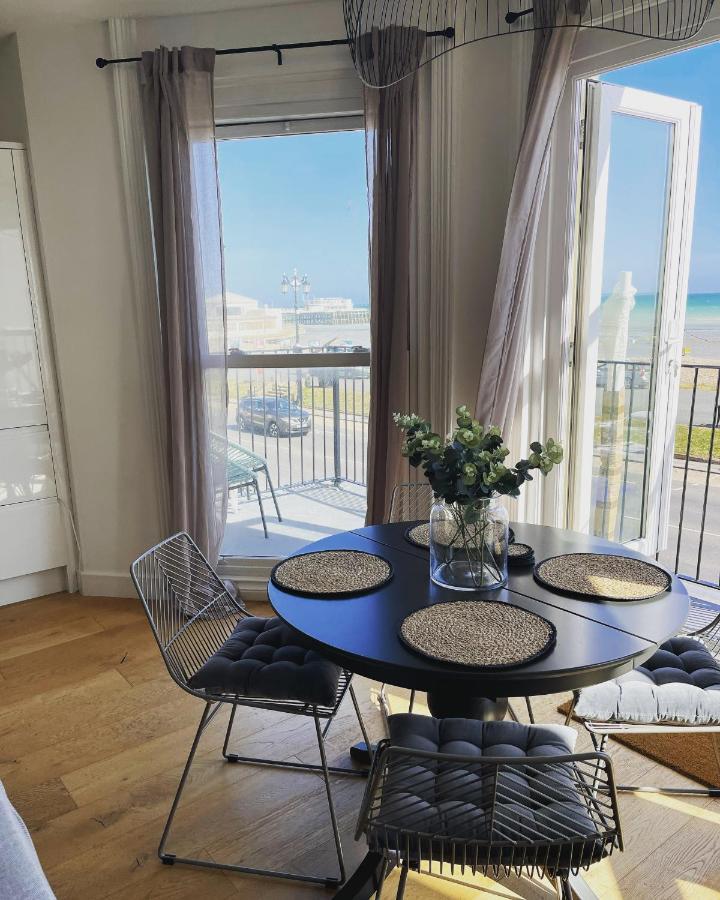 Seaview Flat With Balcony, Spacious 2 Bedroom Уърдинг Екстериор снимка