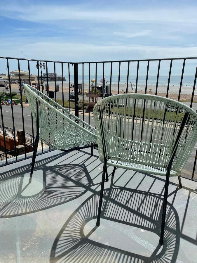 Seaview Flat With Balcony, Spacious 2 Bedroom Уърдинг Екстериор снимка
