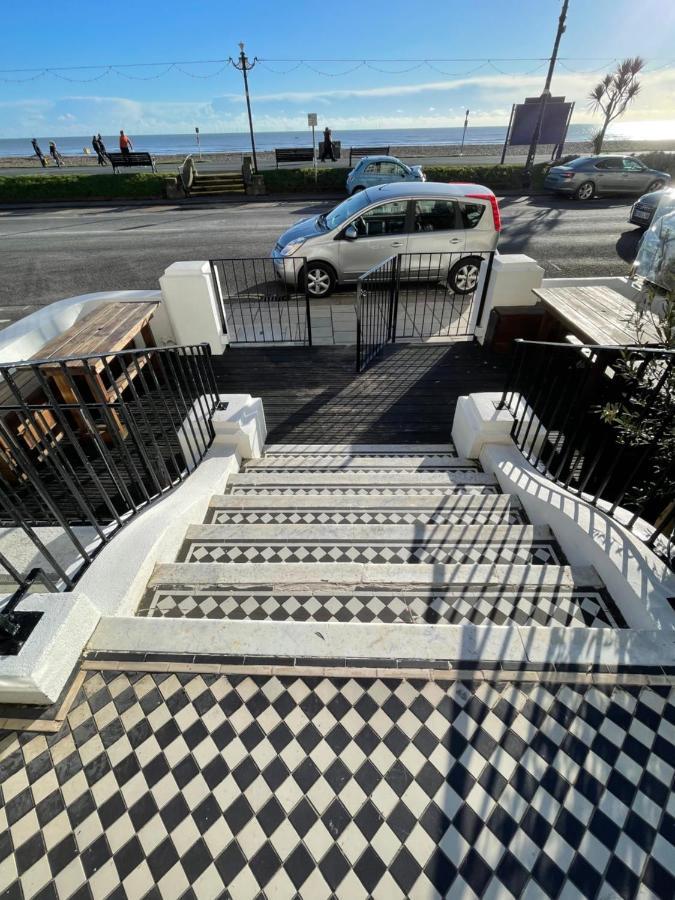 Seaview Flat With Balcony, Spacious 2 Bedroom Уърдинг Екстериор снимка