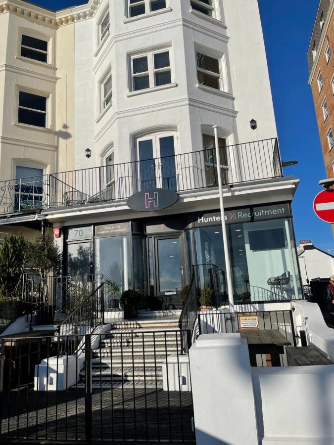 Seaview Flat With Balcony, Spacious 2 Bedroom Уърдинг Екстериор снимка