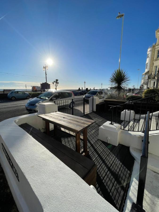 Seaview Flat With Balcony, Spacious 2 Bedroom Уърдинг Екстериор снимка