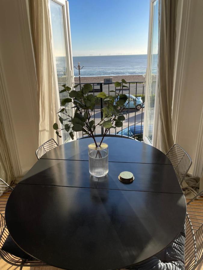 Seaview Flat With Balcony, Spacious 2 Bedroom Уърдинг Екстериор снимка